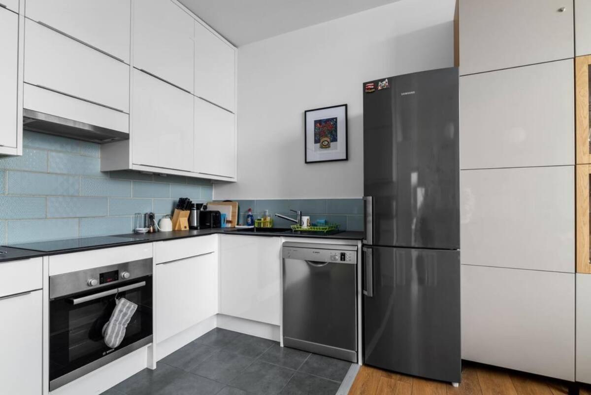 Luxury Modern Flat Near Excel, 02 & Canary Wharf Apartment ลอนดอน ภายนอก รูปภาพ